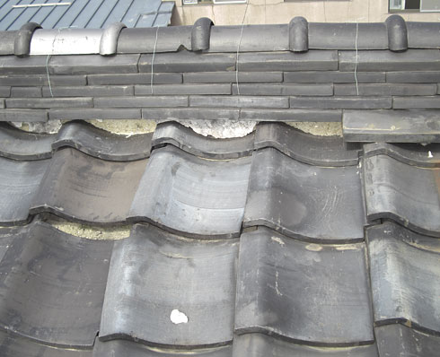 雨漏り修理は、実績の多い地域の業者に見積りをとってください。